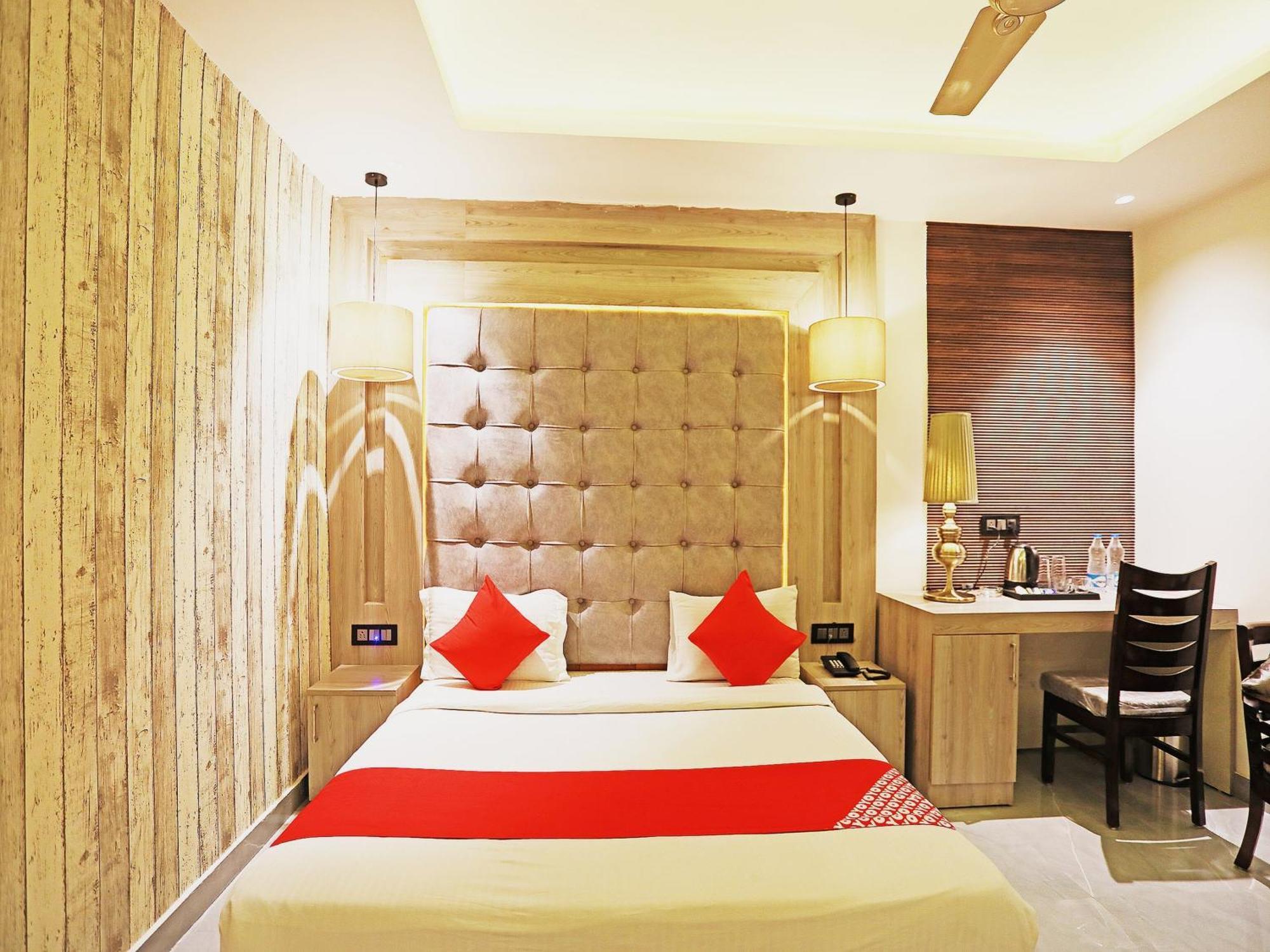 Fabhotel Ronald Inn Faridabad Exterior foto